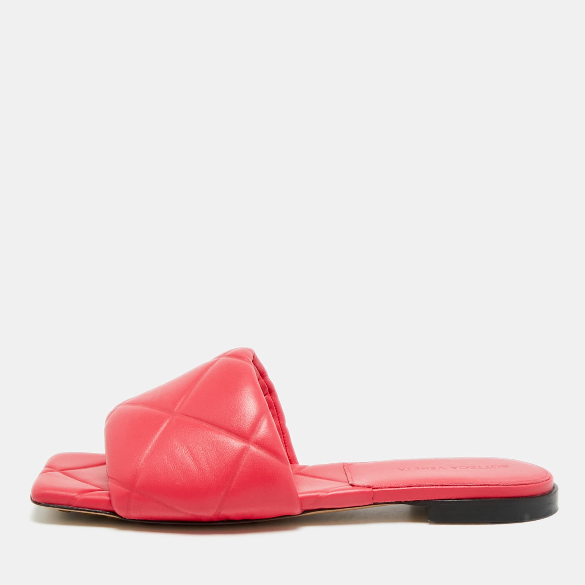 Bottega Veneta Lido Size 39 Fuchsia Pink Quilted Leather Flat Slides