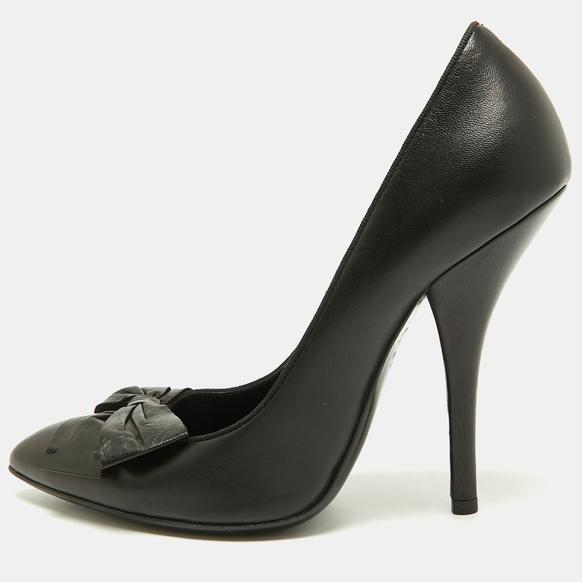 Bottega Veneta Size 38 Black Leather Bow Pumps