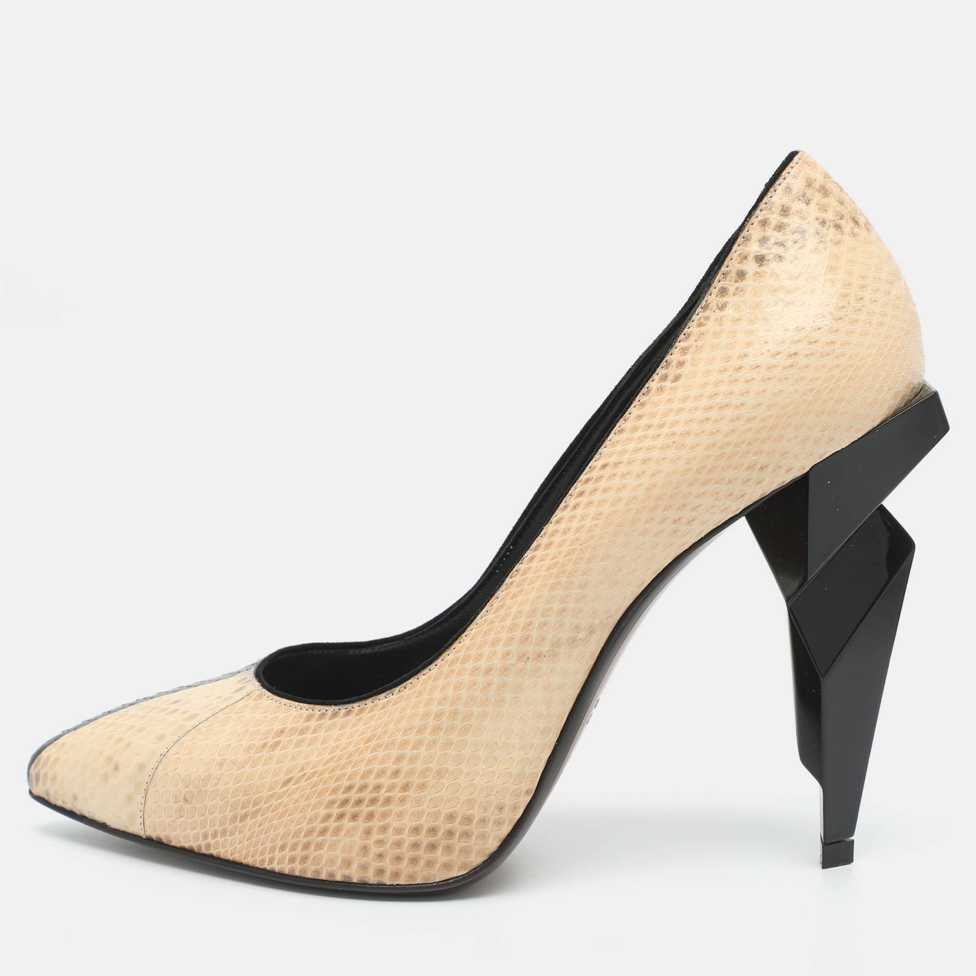 Fendi Size 38 Beige Python Leather Pumps