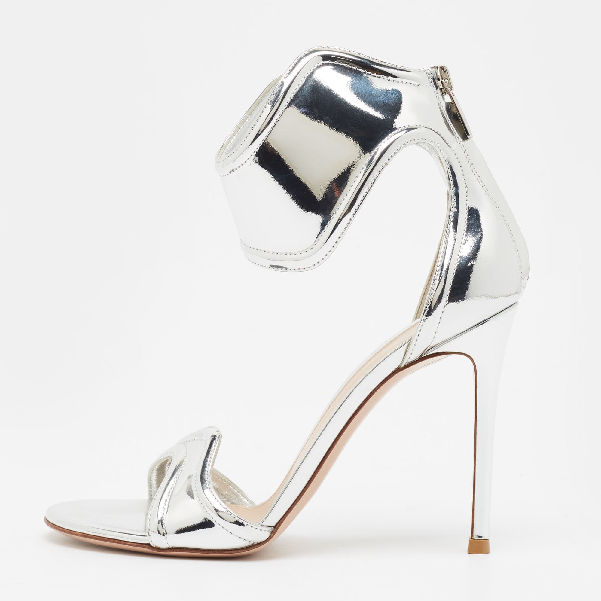 Gianvito Rossi Lucrezia Size 37 Silver Leather Ankle Strap Sandals