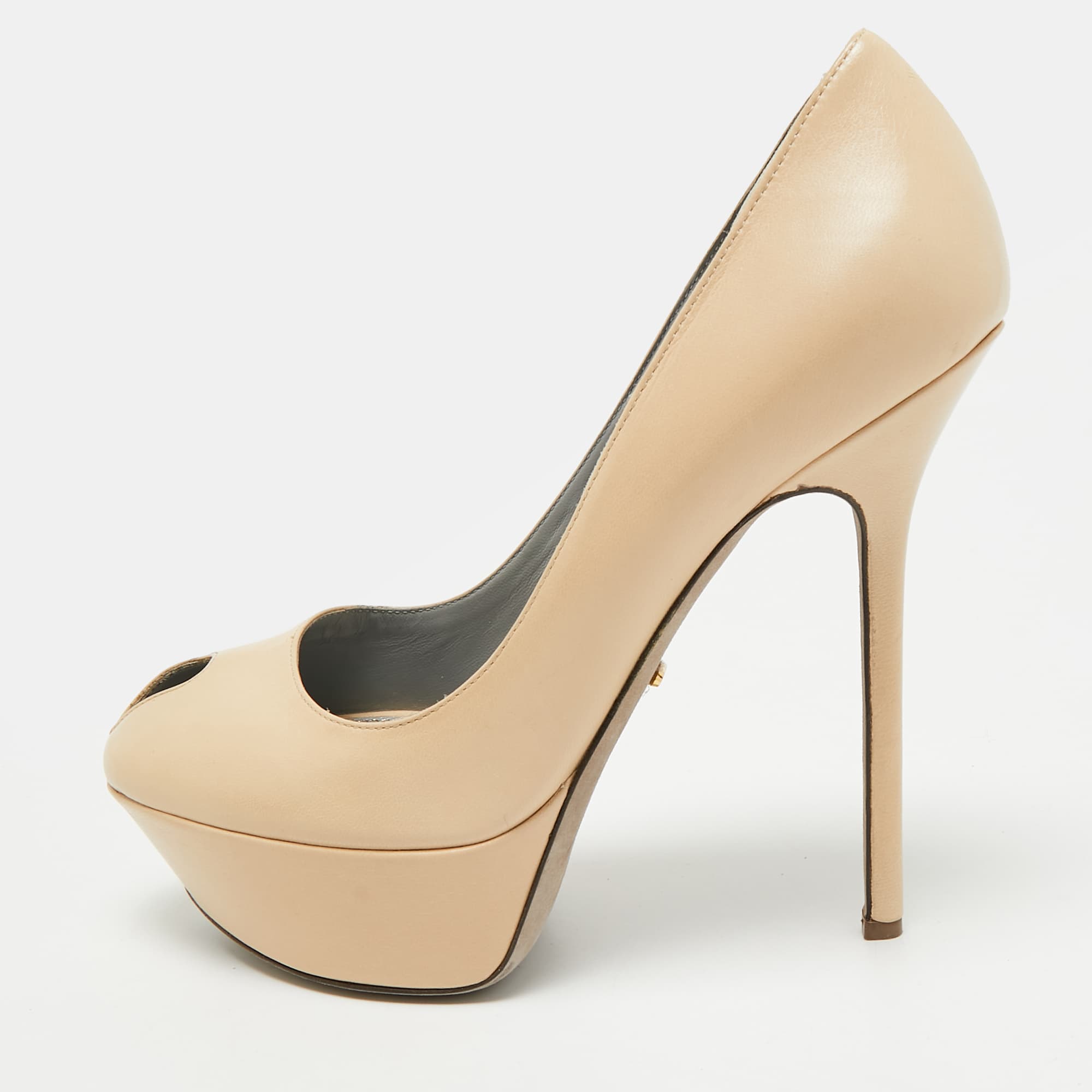 Sergio Rossi Size 38 Cream Leather Platform Pumps
